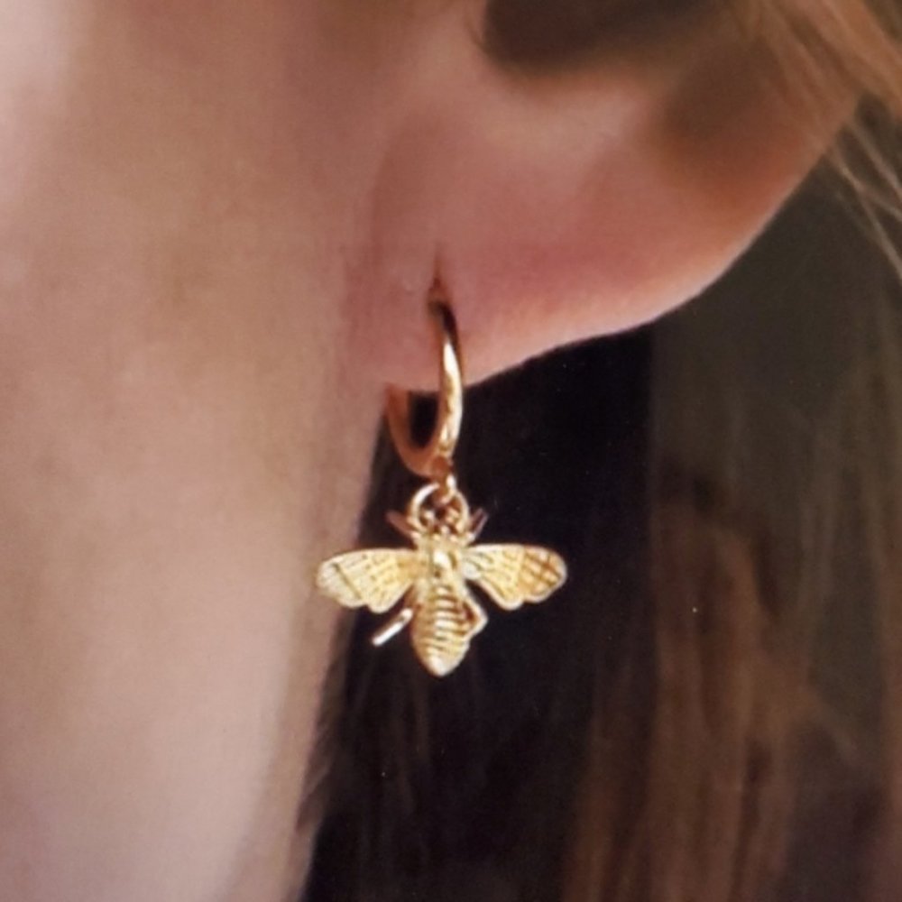 18k Gold Plated Stainless Steel Bee Dangle Hoop Earrings 🐝